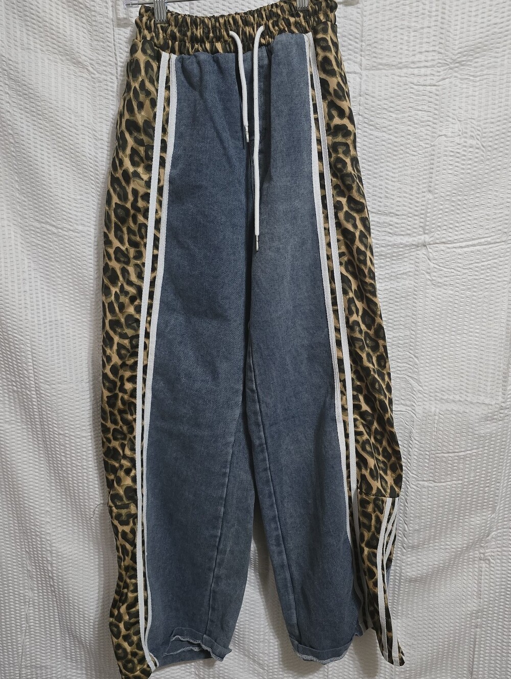 Women’s Animal-Print Baggy Jeans- Blue